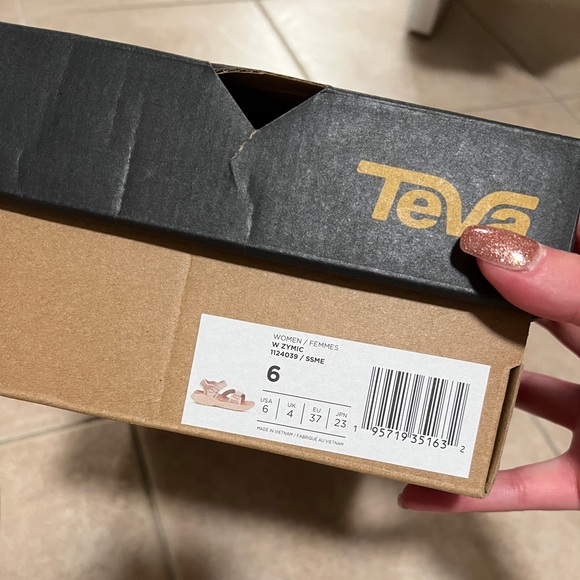 Womens Teva Zymic Sandals - Picture 4 of 5